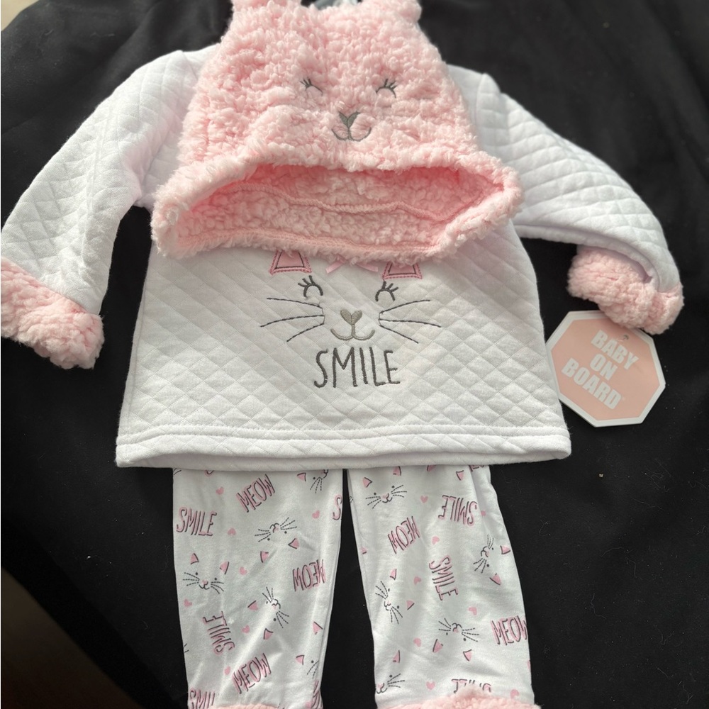 Adorable Pink and White Kids - Picture 1 of 1